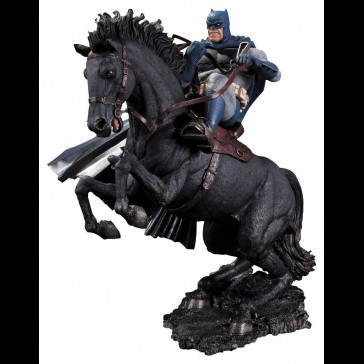 DIAMOND - Batman: The Dark Knight Returns: Call To Arms Statue DIAMOND - Batman: The Dark Knight Returns: Call To Arms Statue