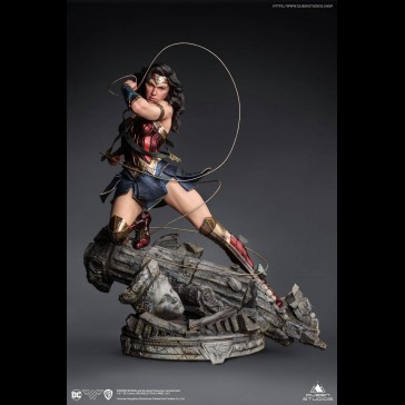 QUEEN STUDIOS - DC Comics: Gal Gadot Wonder Woman 1:4 Scale Statue