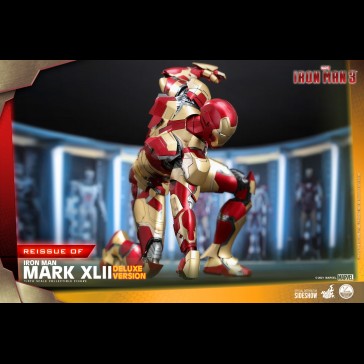 HOT TOYS - Marvel: Iron Man 3 - Deluxe Iron Man Mark XLII 1:4 Scale Figure