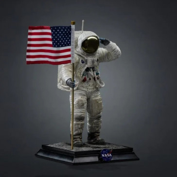 IRON STUDIOS - Nasa Apollo 11 Astronaut Legacy Replica 1/4 Statue