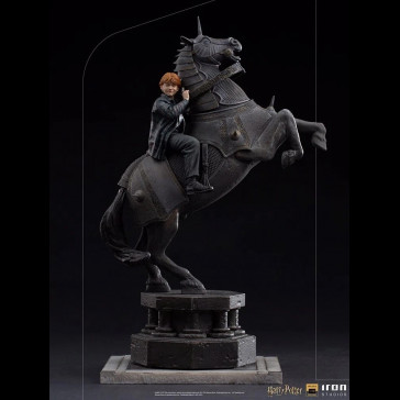 IRON STUDIOS - Harry Potter Ron Weasley at the Wizard CHess 1/10