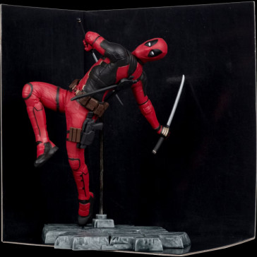 McFARLANE - Marvel Studios Coll 1:10 Wv2 Deadpool & Wolverine Deadpool Figure